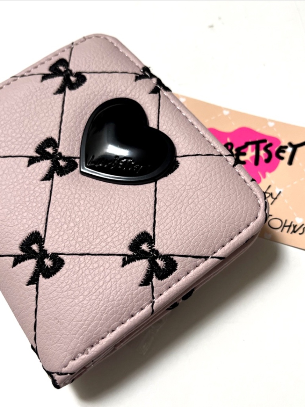 NWT BETSEY JOHNSON Bifold Card Case Wallet Bows Quilted Faux Leather Pink